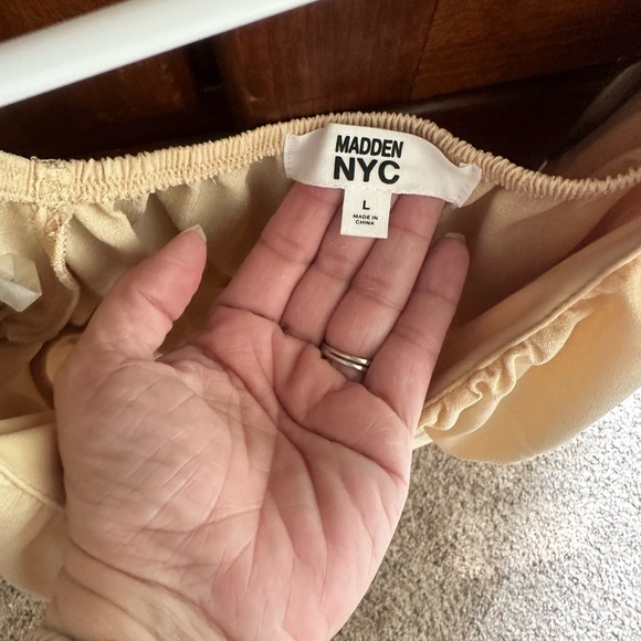 Madden NYC Pale Yellow Top - Picture 2 of 4